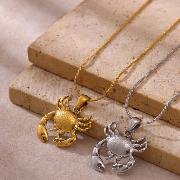 Wholesale stainless steel gold-plated crab fish pendant animal clavicle necklace
