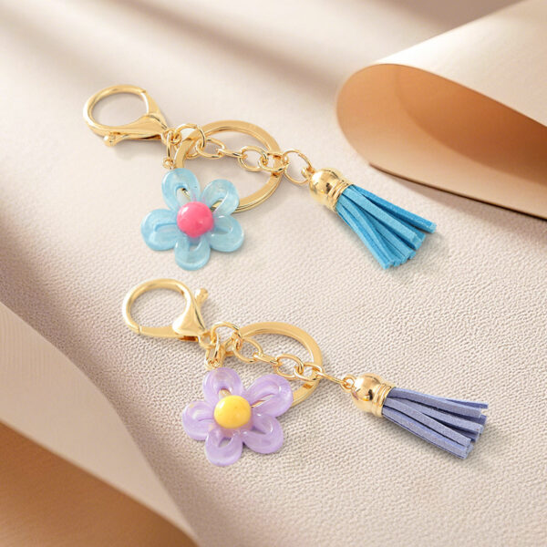 Wholesale Cute hollow sunflower tassel keychain