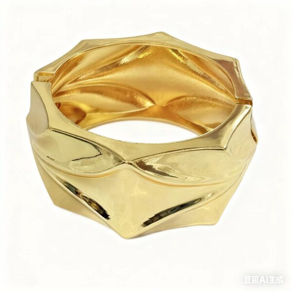 O1CN01uwndIS1lWouHvtRoi_2218670844827-0-cib Wholesale Golden wide edged wave band exaggerated bracelet