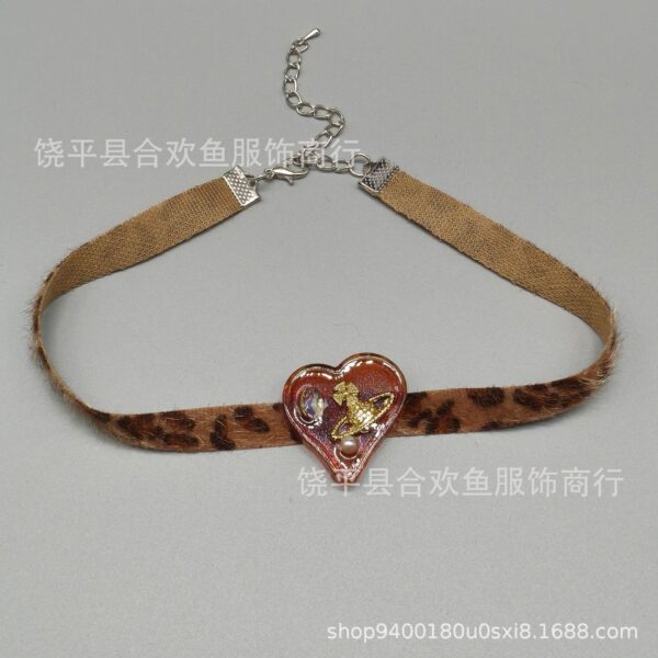Wholesale Maillard color sweet and cool heart lace choker