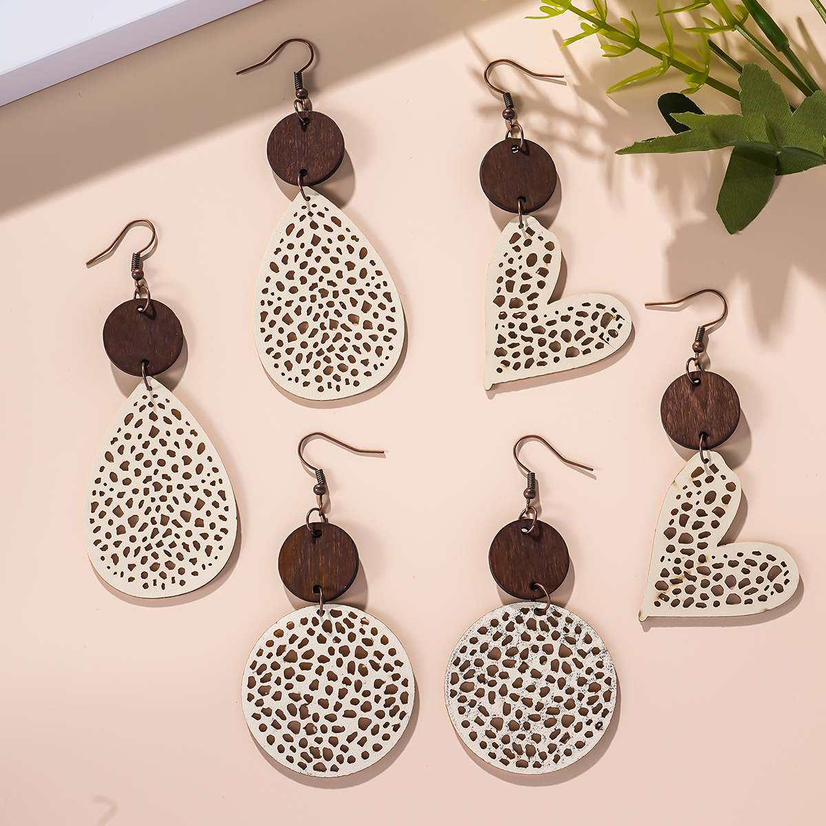 Wholesale Retro Water op Heart Leather Wood Piece Love Round Earrings
