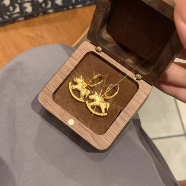 Wholesale Golden crushed ice rocking horse earrings