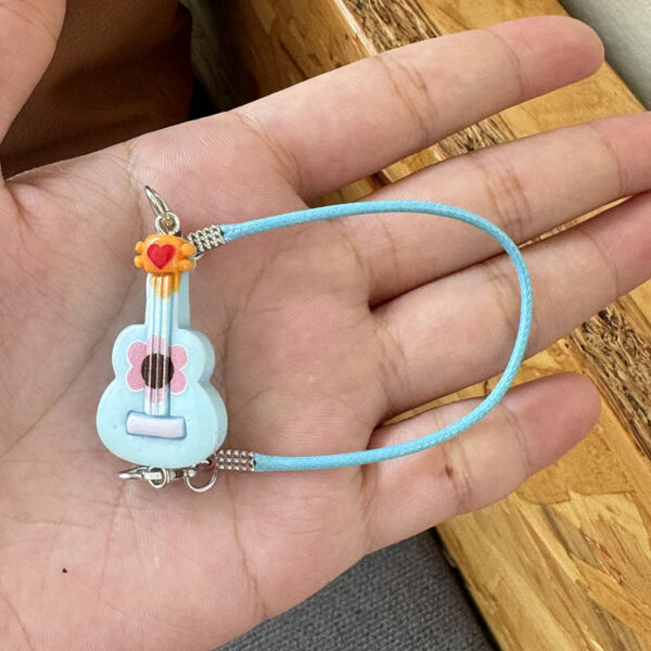 O1CN01vU52mO29F0ATlWgZ2_2216239028037-0-cib Wholesale doll house mini guitar model scene aessories