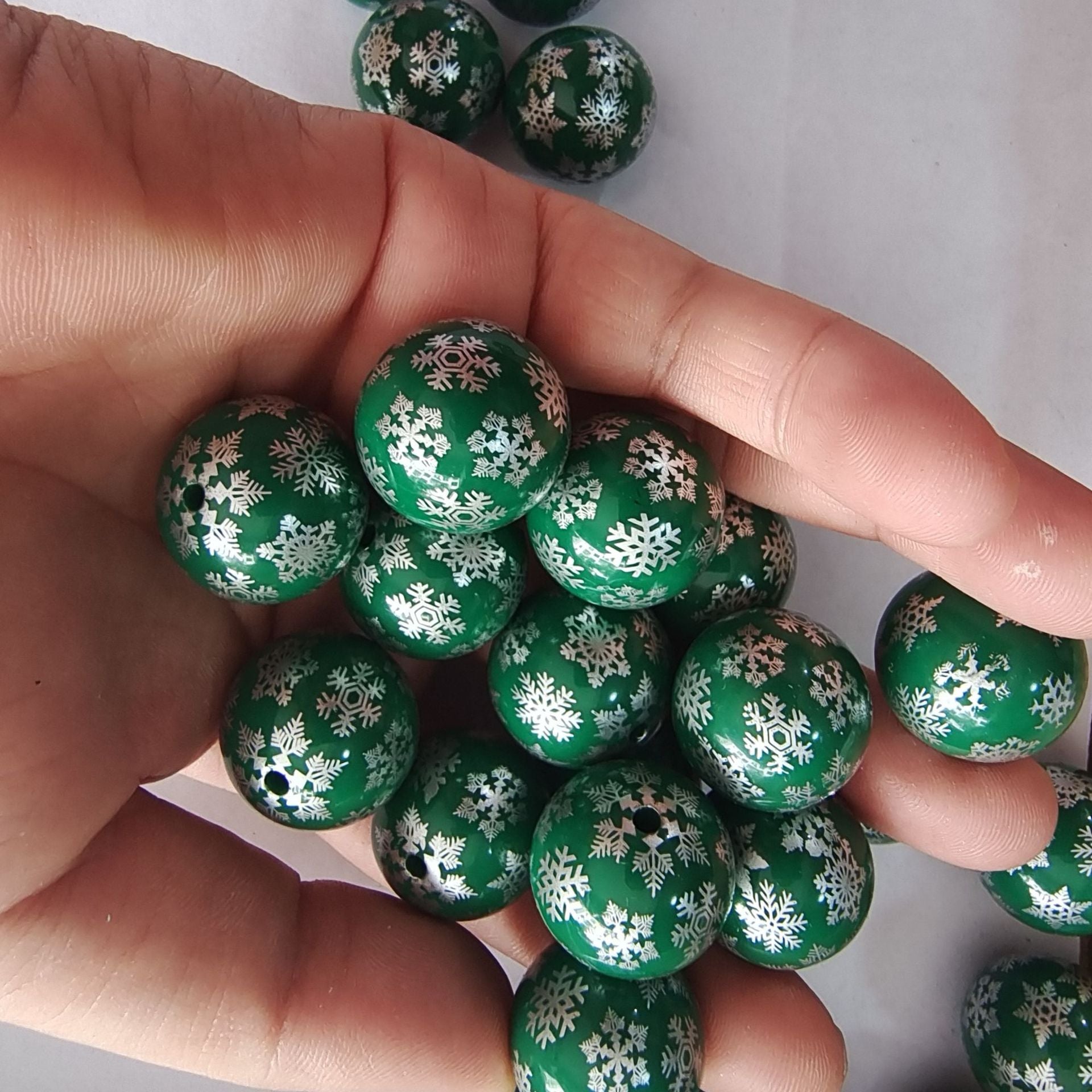 Wholesale 20mm Acrylic Christmas Dark Green Snowflake Print Beads