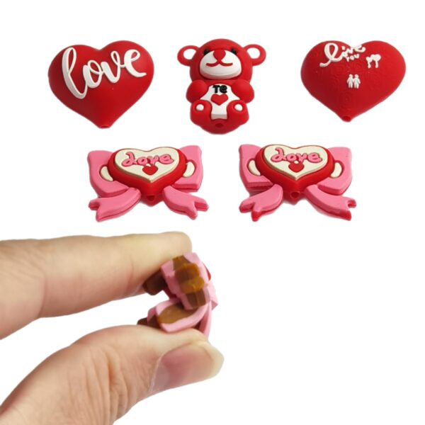 O1CN01veWyQn2MulPPnOfnG_2221325469888-0-cib Wholesale Valentine's Day Silicone 3D Heart Beads with Through Holes Focal Beads