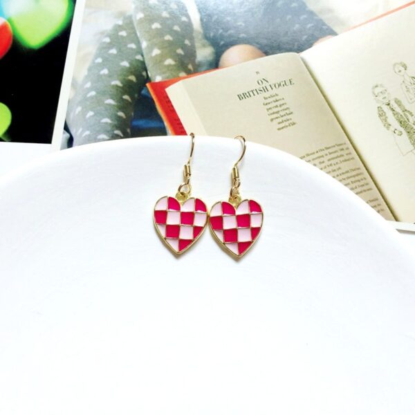 Wholesale Checkered dopamine contrasting heart-shaped earrings