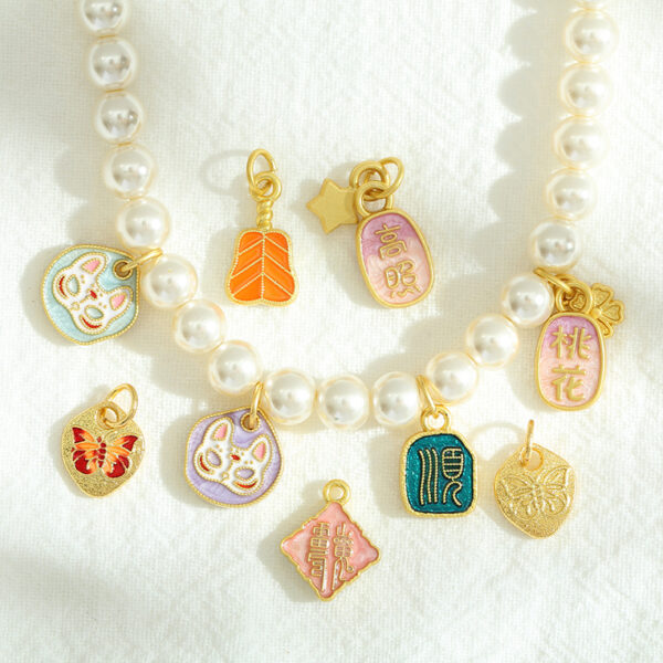 O1CN01vgLuEJ1RR3VBG5fu1_2216934692107-0-cib Wholesale Color-preserving gold ornaments creative colorful koi fox face butterfly banana fan bracelet necklace handmade diy ornaments