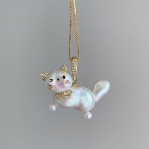 Golden kitten necklace