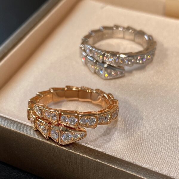 Wholesale Electroplated full diamond V shaped snake bone ring open ring