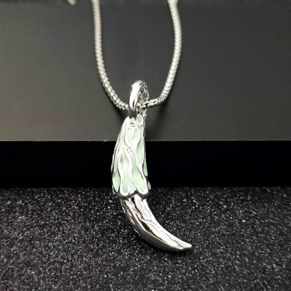 O1CN01w5Y4jJ2IVKfJr1D1C_3919529291-0-cib Wholesale Men's Spike Flame Pattern necklace Dark Luminous Pendant