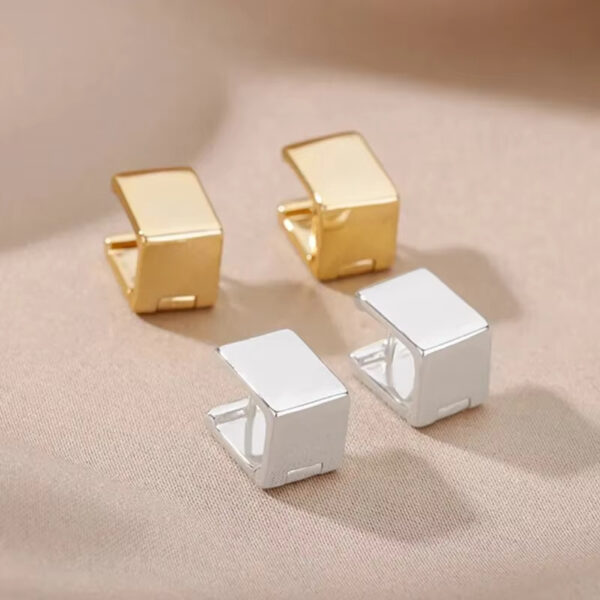 Wholesale Gold Geometric Solid Square Atmospheric Earrings