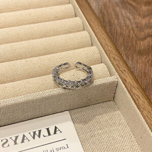 No. 6 [cross xo open ring]
