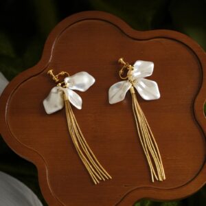H209-02 flowers (spiral ear clip)