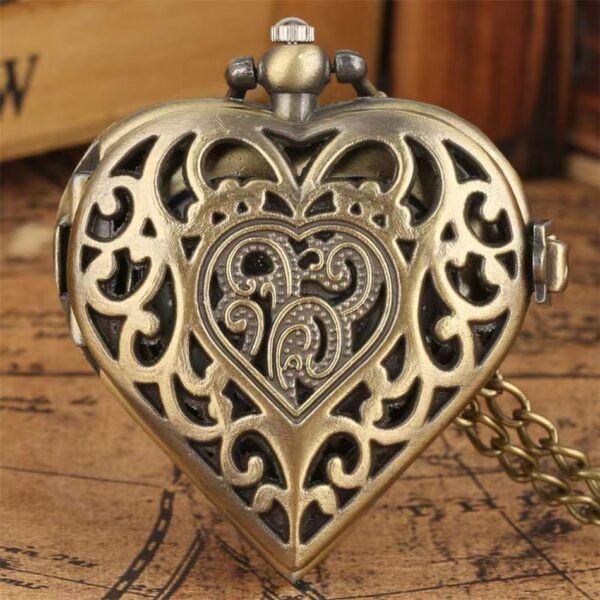 Wholesale Vintage hollowed out heart-shaped silver flip quartz pocket watch