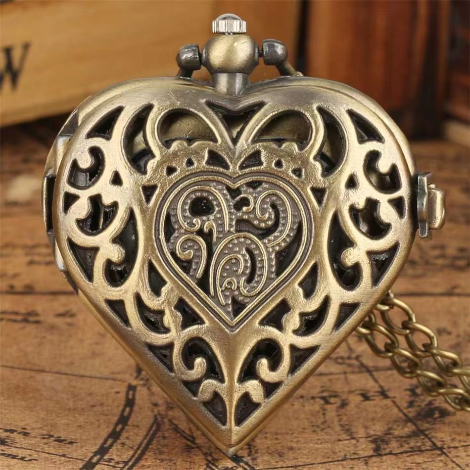 Wholesale Vintage hollowed out heart-shaped sier flip quartz cket watch