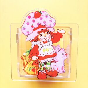 B580-Strawberry Girl Pen Holder