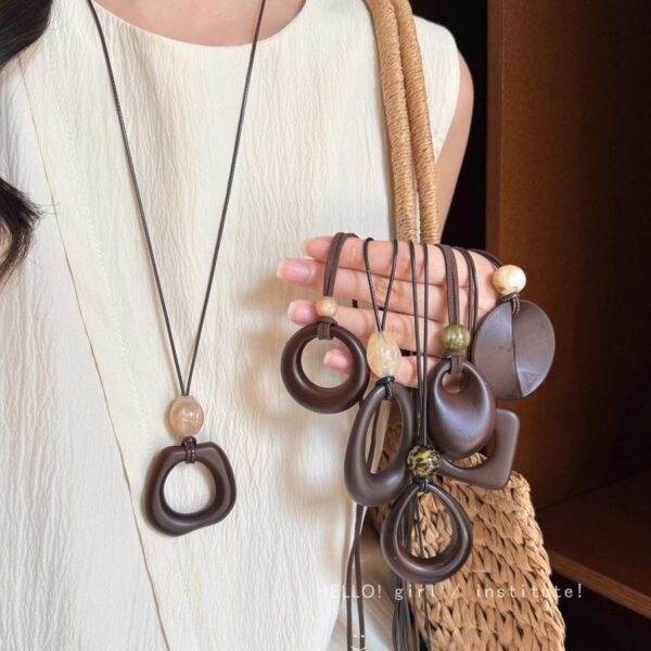 Wholesale Irregular circular pendant with adjustable long necklace