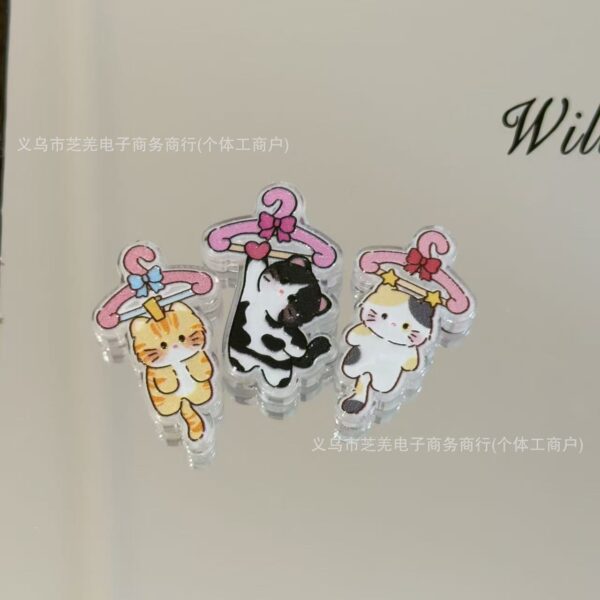 Wholesale 10pcs cartoon clothes hanger with cat relief acrylic beads