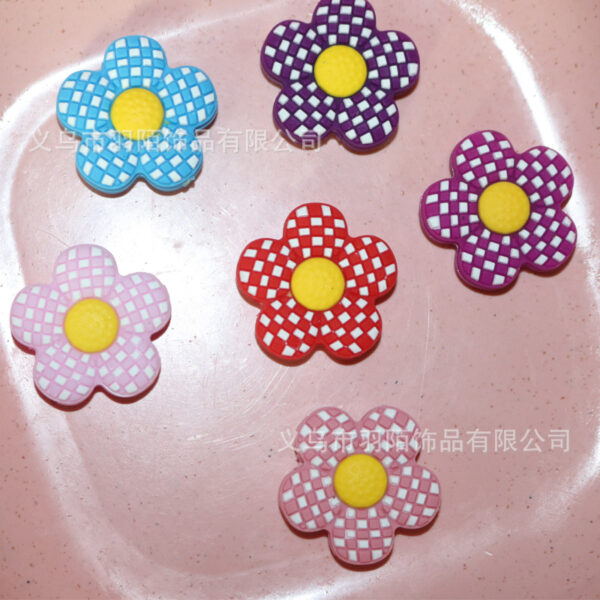 O1CN01yMS4y21gWkdQae0HV_2214318854150-0-cib Wholesale 20pcs Checkerboard Flower Silicone Beads