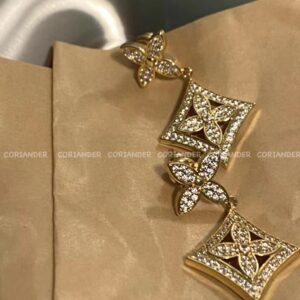 Gold clover stud earrings