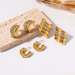Wholesale Stainless steel diamond-studded earrings for women, gold-colored