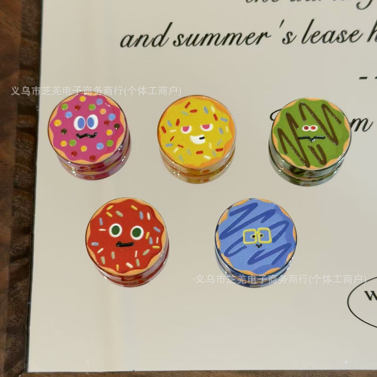 Wholesale embossed expression donut acrylic beads