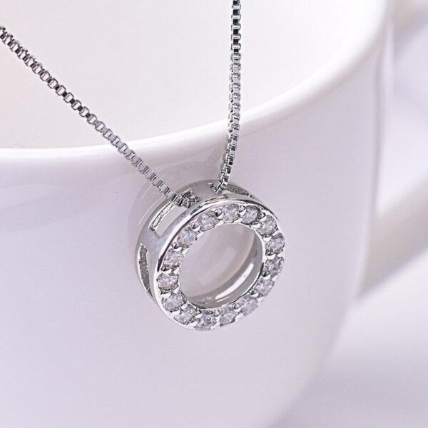 Wholesale Circular geometric inlaid diamond pendant necklace
