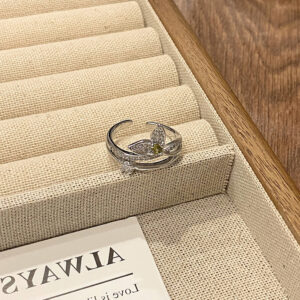 No. 8 [fishtail open ring]