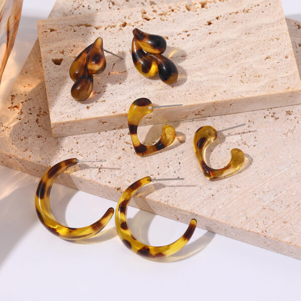 Wholesale Amber-colored stainless steel stud earrings