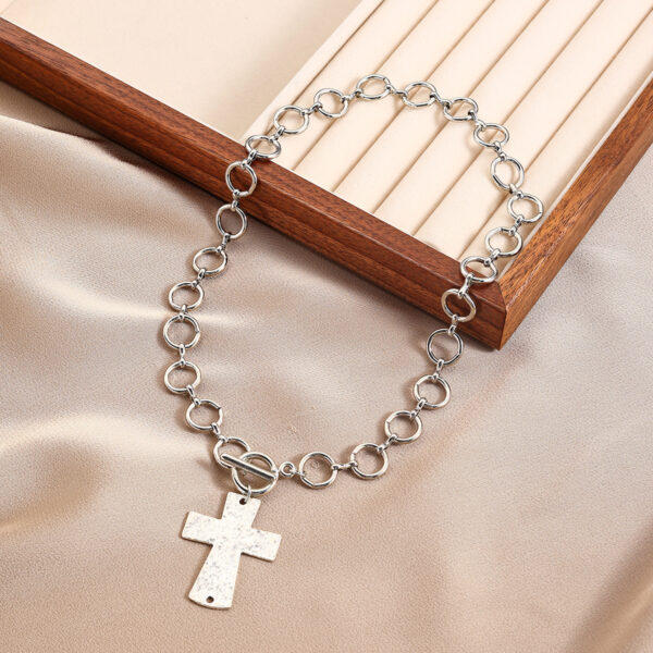 O1CN01z5GHdr1VD5uA0oeYR_2466522618-0-cib Wholesale Punk-style pearl and metal cross necklace