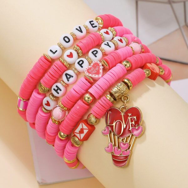 Wholesale Red and pink Valentine's Day gift for girls: a handmade heart-shaped "LOVE" bracelet.