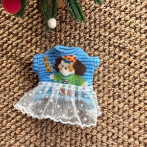 Cute puppy dress / No Velcro, pull it out or thread it from the bottom up.