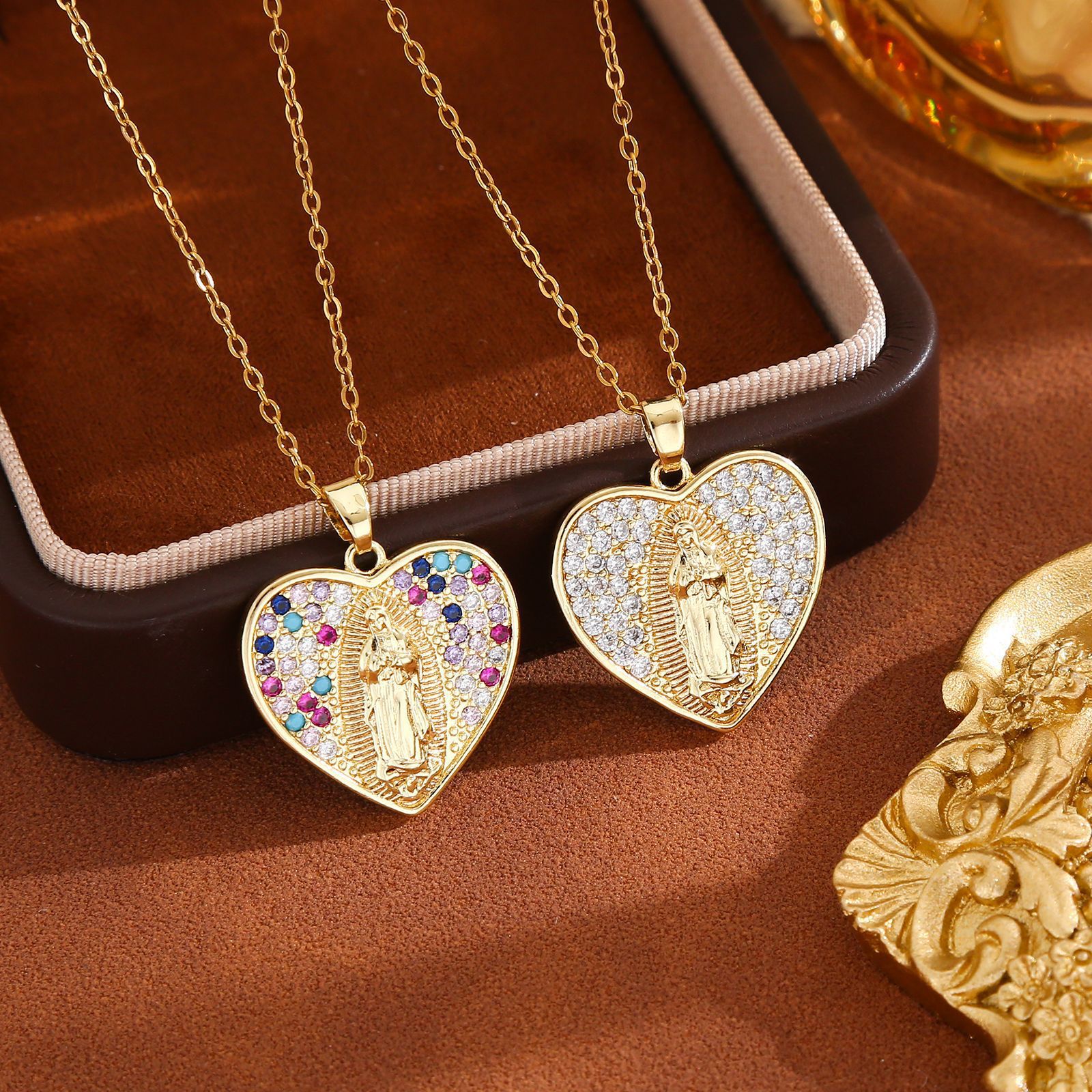 Wholesale Zircon Love Madonna Pendant Necklace
