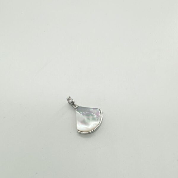 O1CN01zCTfij1bndB0Slfvp_2217774803510-0-cib Wholesale 18K gold plated copper natural shell inlaid fan shaped heart pendant