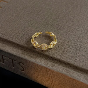 Hollow gold coin zircon ring