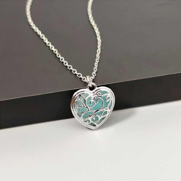 Wholesale Multi colored hollow luminous heart-shaped necklace