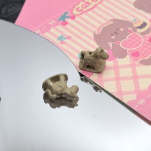 Milk Tea Brown / 15.2*13mm, hole approximately 1.8mm.