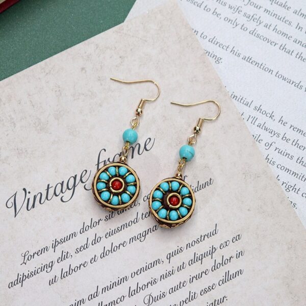 Wholesale handmade niche earrings, retro, elegant, and simple earrings, delicate stud earrings