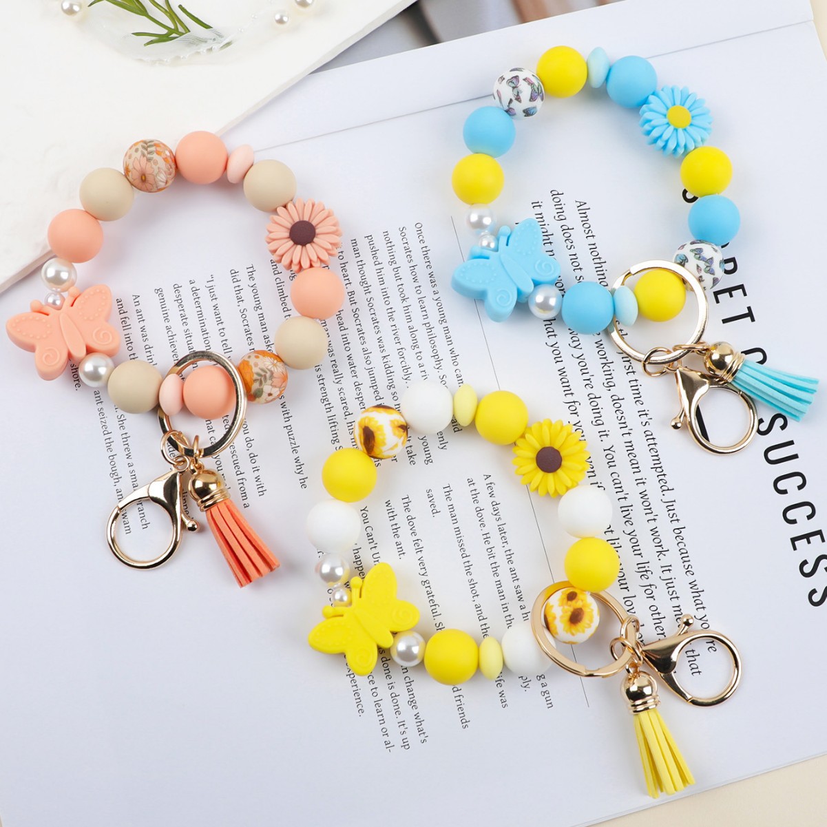 Wholesale silicone printed wooden bead keychain bracelet key pendant