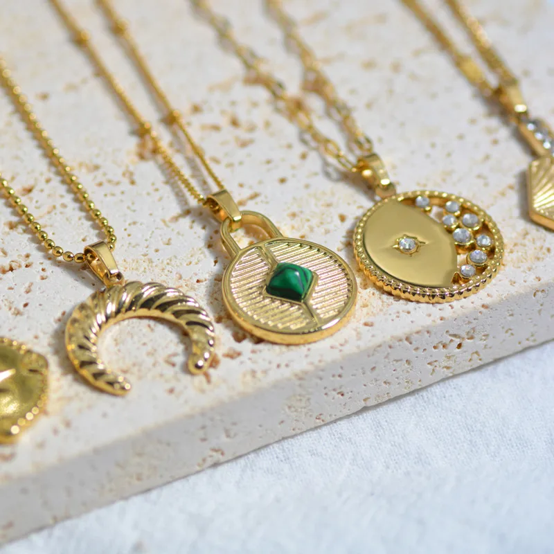 Wholesale PVD Coated 18K Gold Real Gold Plated Geometric 304 Stainless Steel Retro Waterproof Non Tarnish 304 Stainless Steel Oval Buckle Necklace