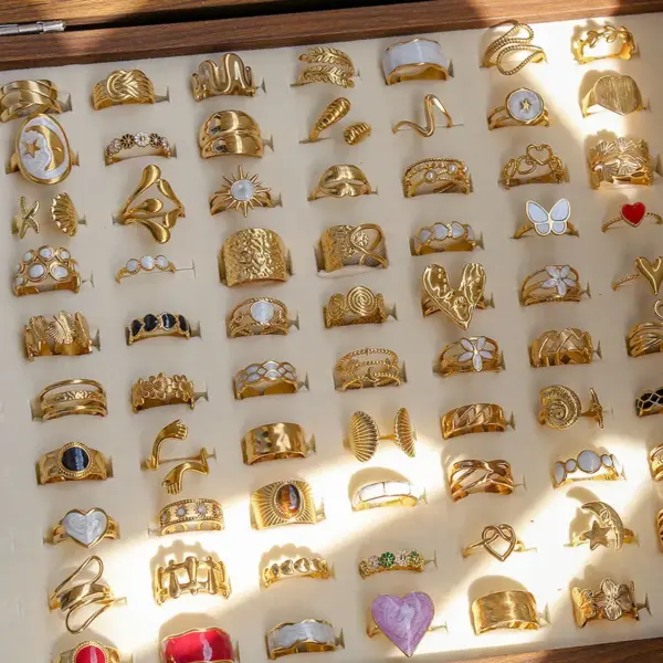 Stainless Steel Color Retention Diamond Embedded Ring Women's Cool Metal Style Ring Fingertip Ring Casual Love Heart Pattern