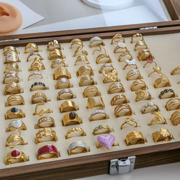 Stainless Steel Color Retention Diamond Embedded Ring Women's Cool Metal Style Ring Fingertip Ring Casual Love Heart Pattern