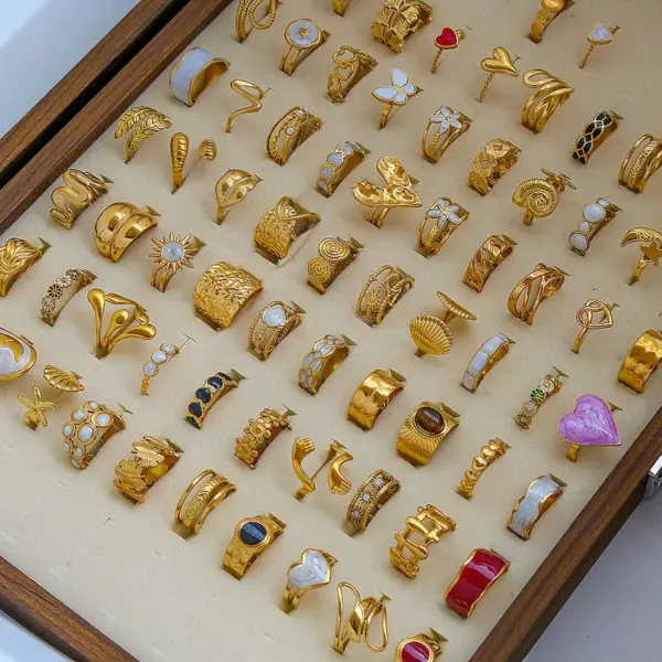 Stainless Steel Color Retention Diamond Embedded Ring Women's Cool Metal Style Ring Fingertip Ring Casual Love Heart Pattern