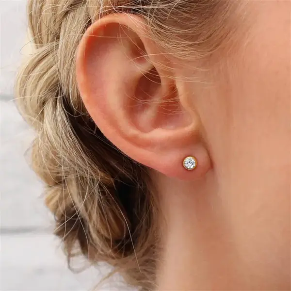 Wholesale Simple Style Round Inlay Stainless Steel Rhinestones 14K Gold Plated Ear Studs