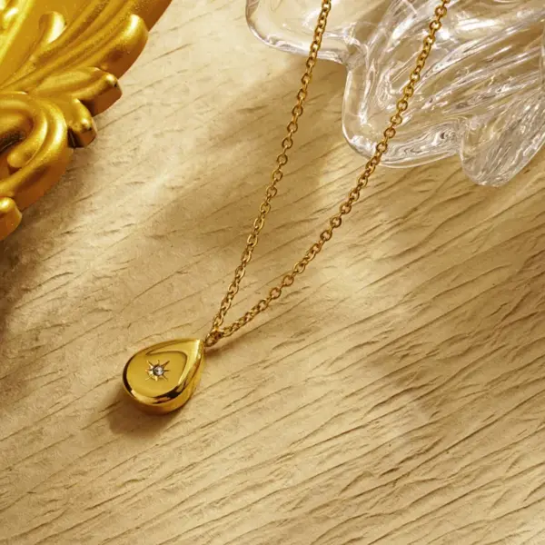 Wholesale PVD Coated Real Gold Plated 18K Gold Sun Water Droplets 304 Stainless Steel Elegant Waterproof Non Tarnish 304 Stainless Steel Pendant Necklace