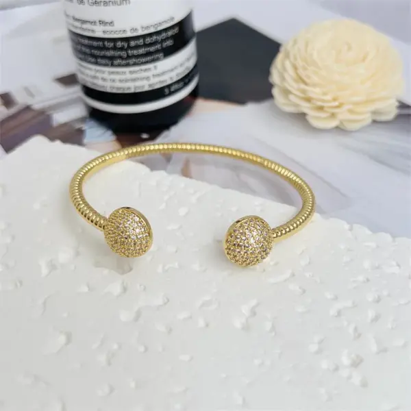 Wholesale Multi-Style Copper Plating 18K Gold Round Inlaid Full Rhinestone Zircon Bracelet Fashion High-End Suitable For Daily Wear Valentine's Day Gift