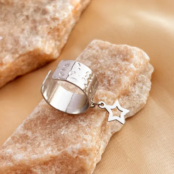 PVD Coated Real Gold Plated 18K Gold Star Solid Color 304 Stainless Steel Hawaiian Tropical Simple Style Waterproof Non Tarnish Charm Rings