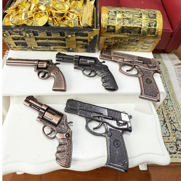 Wholesale Doll House dollhouse Mini Model Soldier Miniature Props Accessories Metal Pistol Revolver Toy Gun New