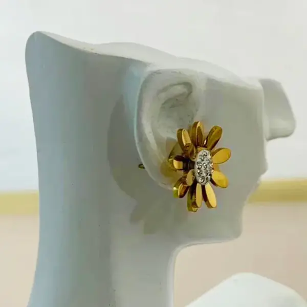 Wholesale 1 Pair Stainless Steel Oval Heart Imitation Pearl Flower Inlaid Diamond Earrings, Unisex Daily Wear Earrings, Suitable For Valentine's Day Or Important Holidays As Gifts For Relatives And Friends.