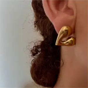 Wholesale PVD Coated Real Gold Plated Heart Shape 304 Stainless Steel Simple Style Waterproof Non Tarnish Ear Studs